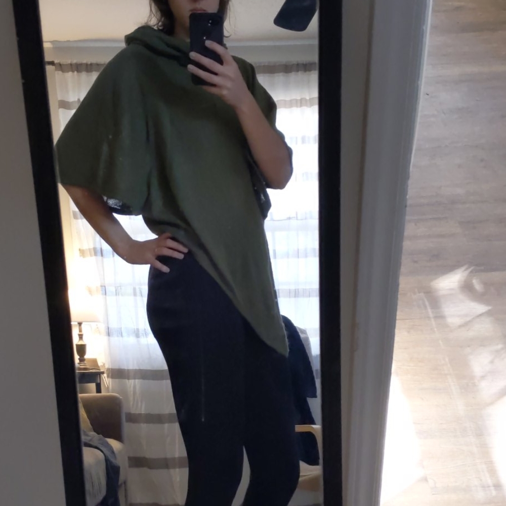 Sweater/poncho